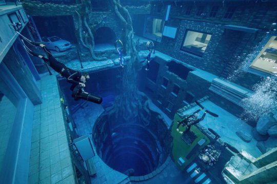 der tiefste Pool der Welt - Deep Dive Dubai - eröffnet